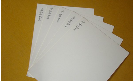 郑州印刷厂杂谈—铜片纸和白卡纸的区别在哪?